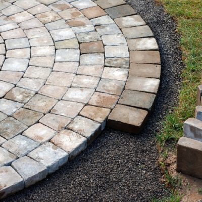 laying-patio-bricks-13903566